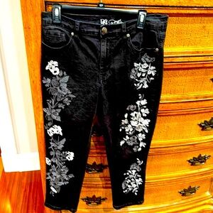 DG2 by Diane Gilman Capri jeans with flower embroidered pattern.